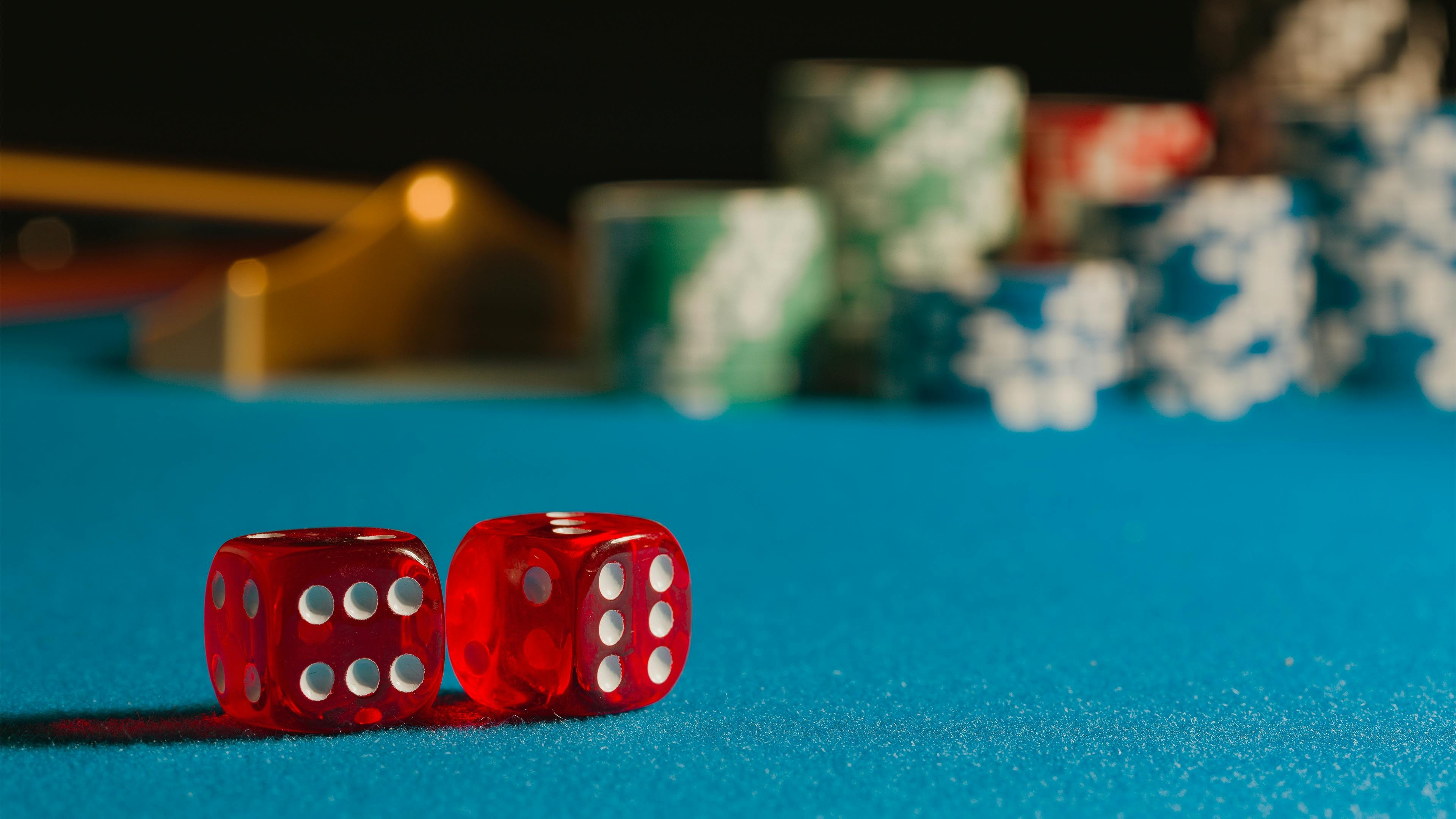 Dealer hands shuffling deck at 988slot login Andar Bahar table